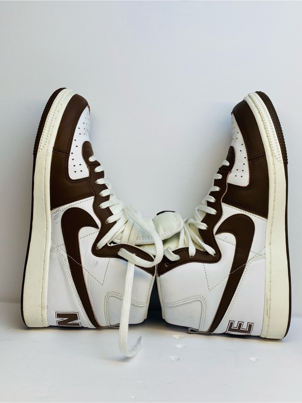 Nike Terminator High Mens Size 9.5 White Brown Athletic Lifestyle Shoes Sneakers